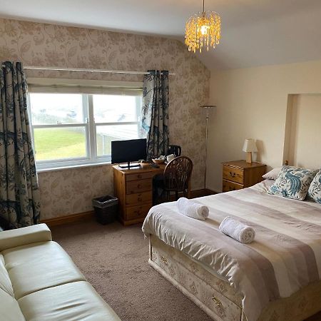 The Duke Of Edinburgh Inn Newgale Экстерьер фото